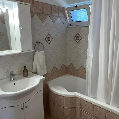 Apartmán Andromahi & *