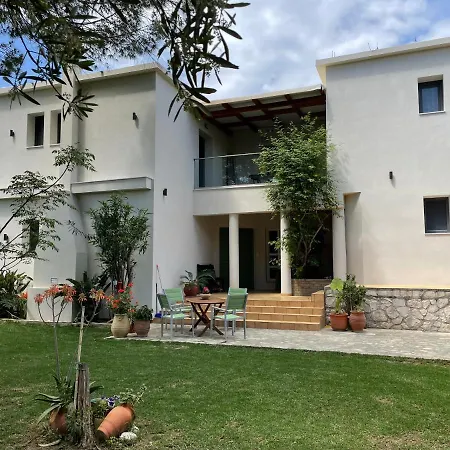 Apartament Andromahi &